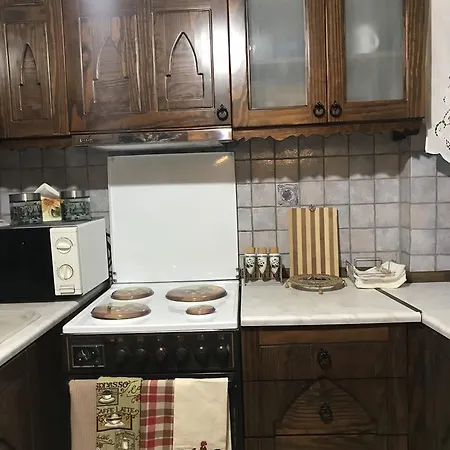 Anna's Traditional Hοme Apartment *