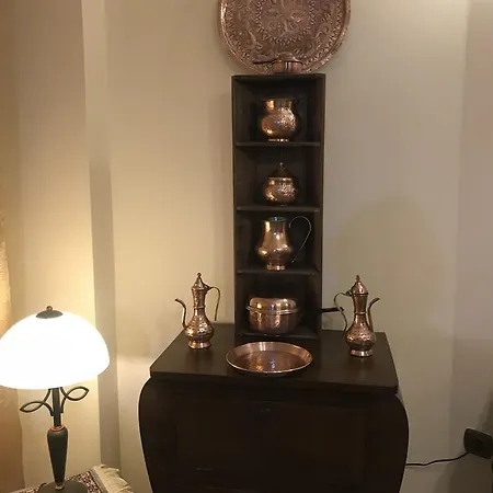 Anna's Traditional Hοme Apartment