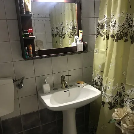 Anna's Traditional Hοme